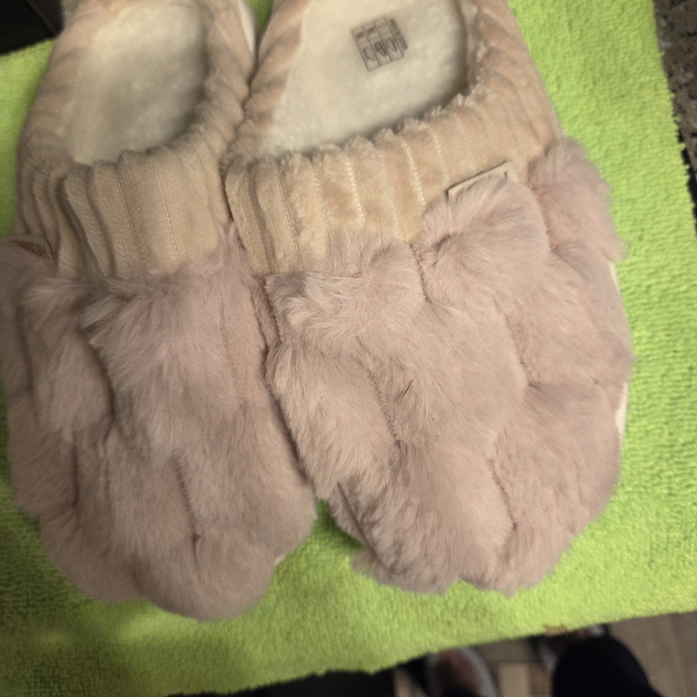 Source Unknown Blush Furry Slippers